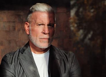 ЕКСКЛУЗИВНО: Ник Уустър пише правилата, не само на добрия стил