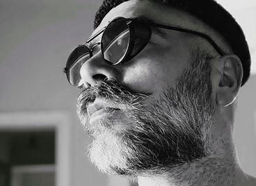 Coyot бяга като койот, но е истински човек