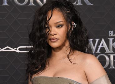 Риана се вълнува от сина си и Savage x Fenty