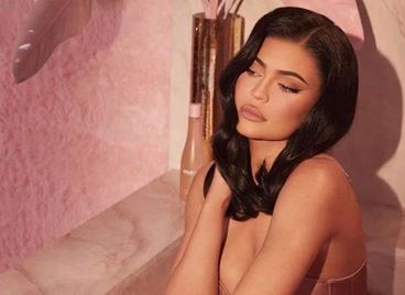 Тайната за красива кожа на Кайли Дженър струва по-малко от 10 лв.