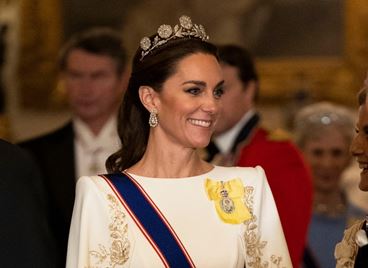 Кейт Мидълтън дебютира с тиара от миналия век