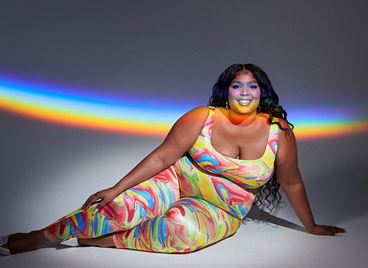 Lizzo купи първия си дом, след като призна, че е спала в колата си