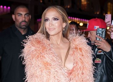 Дженифър Лопес: една вечер, два бляскави тоалета