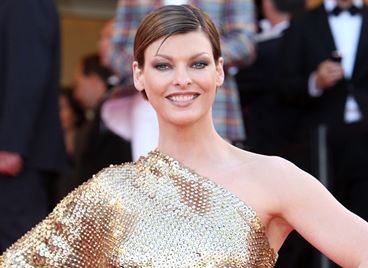 Линда Еванджелиста пуска своя книга