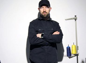 Дизайнерите Николай Божилов и Иван Донев на една модна сцена във Варна