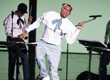 Кой, по дяволите, е Стромае?