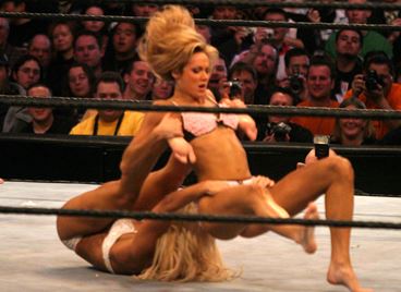 Истински удивителната история на жените в кеча