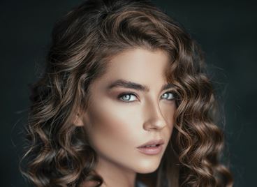 Падналият клепач си има своите трикове при грима