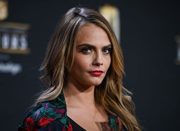 Кара Делевин се е разплакала на изпълнението на Риана на Super Bowl