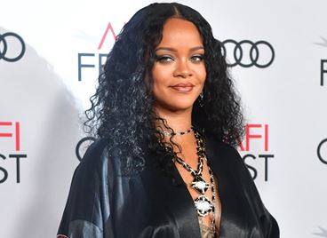 Риана ще бъде голямата звезда в полувремето на Super Bowl