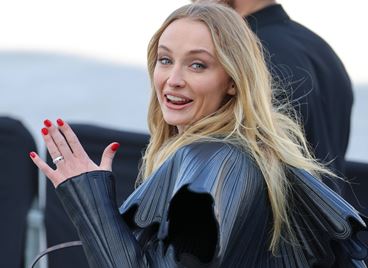 Софи Търнър разкри има ли връзка с Крис Мартин