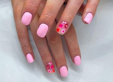 Пастелните нюанси по ноктите правят пролетта по-красива