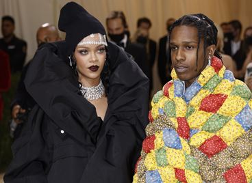 Всички мислят, че Риана е бременна, нейният отговор не закъсня