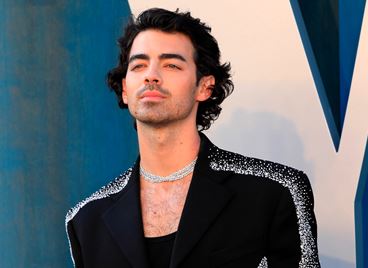 Джо Джонас е откровен за процедурите по лицето си