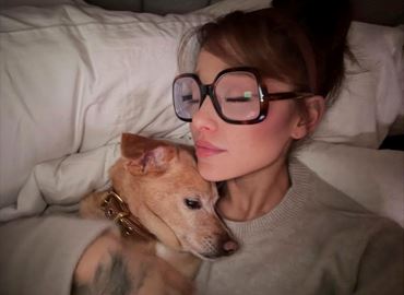 Ариана Гранде споделя грим рутината си за червения килим