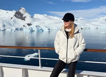 Никол Кидман замина за Антарктида с дъщерите си