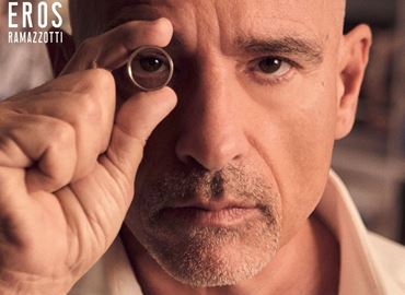Ерос Рамацоти разказва &quot;Една важна история&quot; в нов двуезичен албум