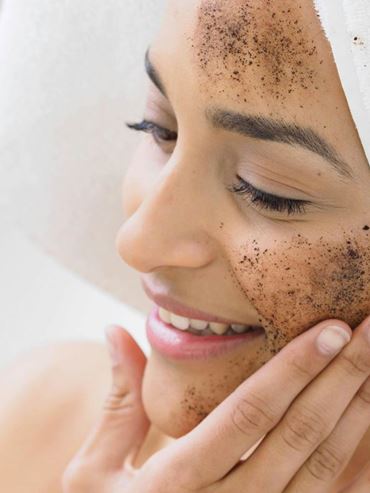 Черните точки: какво всъщност пречи на кожата ти да се изчисти?