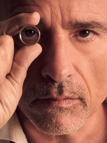 Ерос Рамацоти разказва "Една важна история" в нов двуезичен албум