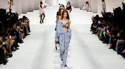 Dolce &amp; Gabbana SS 2026: Когато пижамата срещне подиума