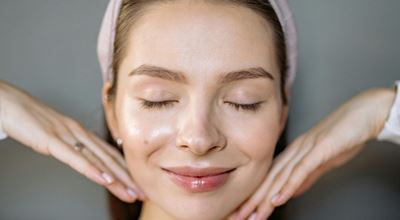 Фейс йога: пътят към по-стегната кожа и естествен блясък