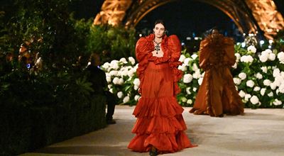 Saint Laurent представя ключовите модни тенденции за пролет-лято 2026 в Париж