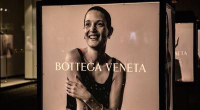 Главният изпълнителен директор на Bottega Veneta напуска и поема ръководството на Moncler