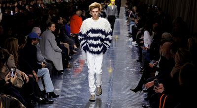 Джонатан Андерсън отхвърля нормалността с провокативната си колекция за Dior