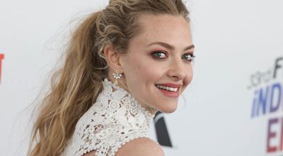 Аманда Сейфрид има страхотна кожа и ние разкрихме тайната й