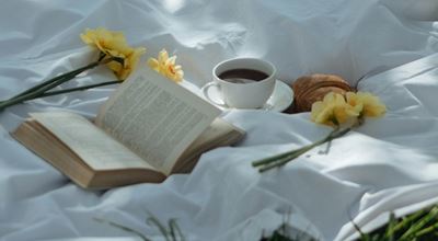 7 книги, които да подариш или започнеш точно сега