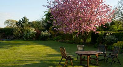 Как да подберете подходящите градински мебели за своя двор – съвети от Aiko XXXL