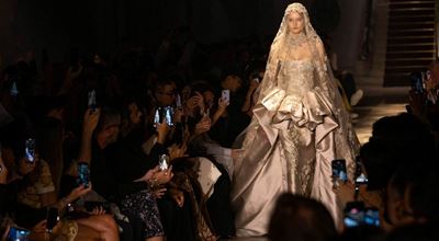 Elie Saab връща драмата на Барока с модерен прочит