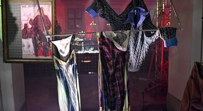 Yes, влюбени сме в дръзкия британски ексцентризъм на Glenn Martens H&M