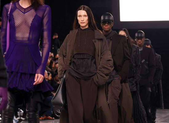 Спортно, секси, формално, иначе е Givenchy