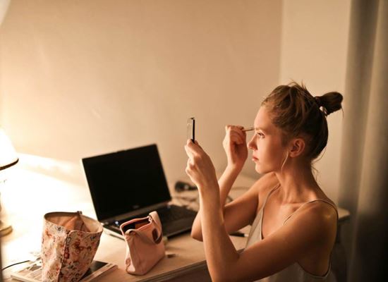 Грешките в грима, за които да забравим през 2025 година