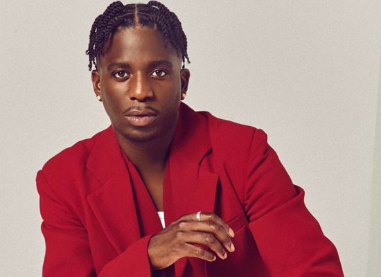 Джулиен от Emily in Paris – откровено и ексклузивно за GRAZIA България