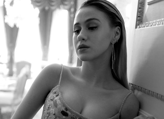 Грим визията на Мария Бакалова от наградите БАФТА