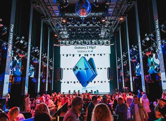 Samsung с първото по рода си AI генерирано модно шоу в България