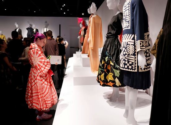Музеят &quot;Метрополитън&quot; посвещава изложба модата, създадена от жени за жени
