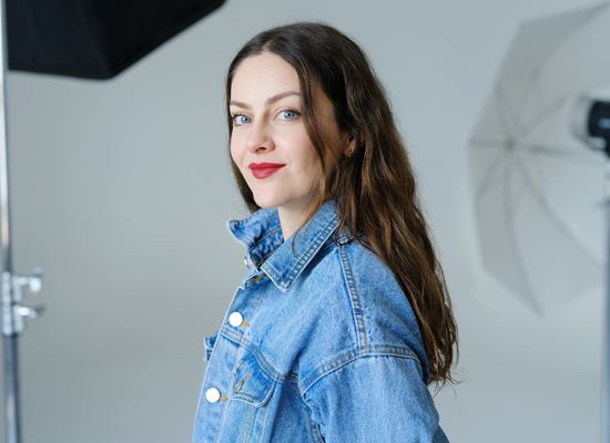 Топ гримьорът Алина Манова прави безплатен летен онлайн курс