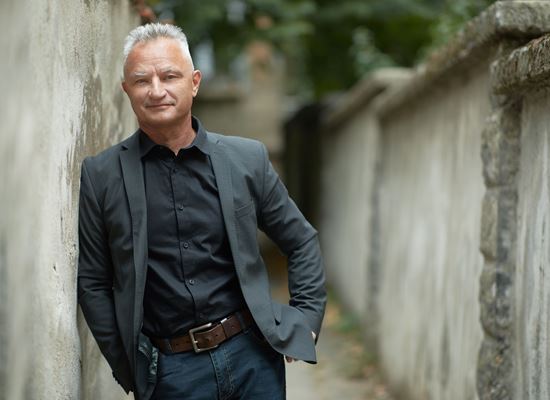 Захари Карабашлиев: "Любовта е онази нишка, която ни крепи"