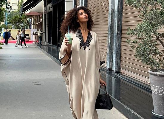 Летен лукс без усилие: завръщането на кафтана