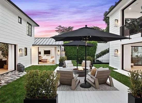 Риана дава къщата си под наем за 80 000 долара