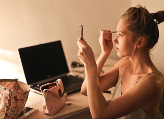 7 трика гримът ти да не се събира в гънките