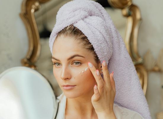 Как да се грижим за кожата на лицето според възрастта?