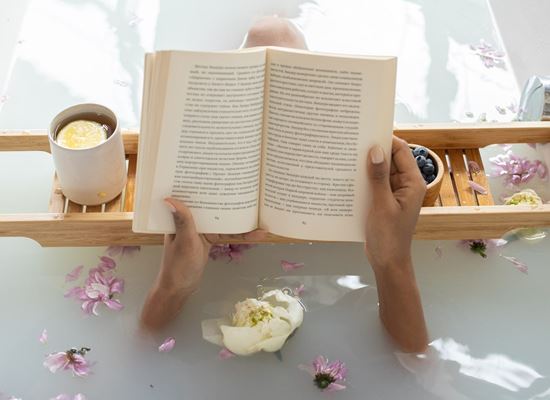 5 нови книги, на които да се насладим по празниците