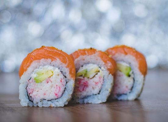 Трендове в суши ресторантите: От класическите ролца до иновативните фюжън комбинации