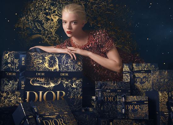 Аня Тейлър-Джой ни приветства в звездната нощ на Dior