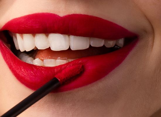 Точно така, устните ти имат нужда от това червило