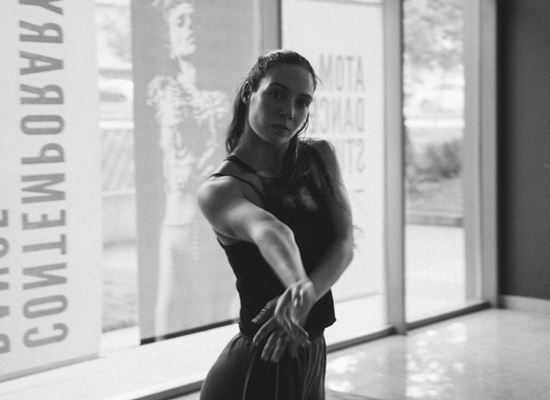 Танцовият спектакъл &quot;В нейния глас&quot; ни отвежда на тайно място